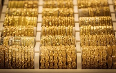 降息预期减弱 金价跌超2%