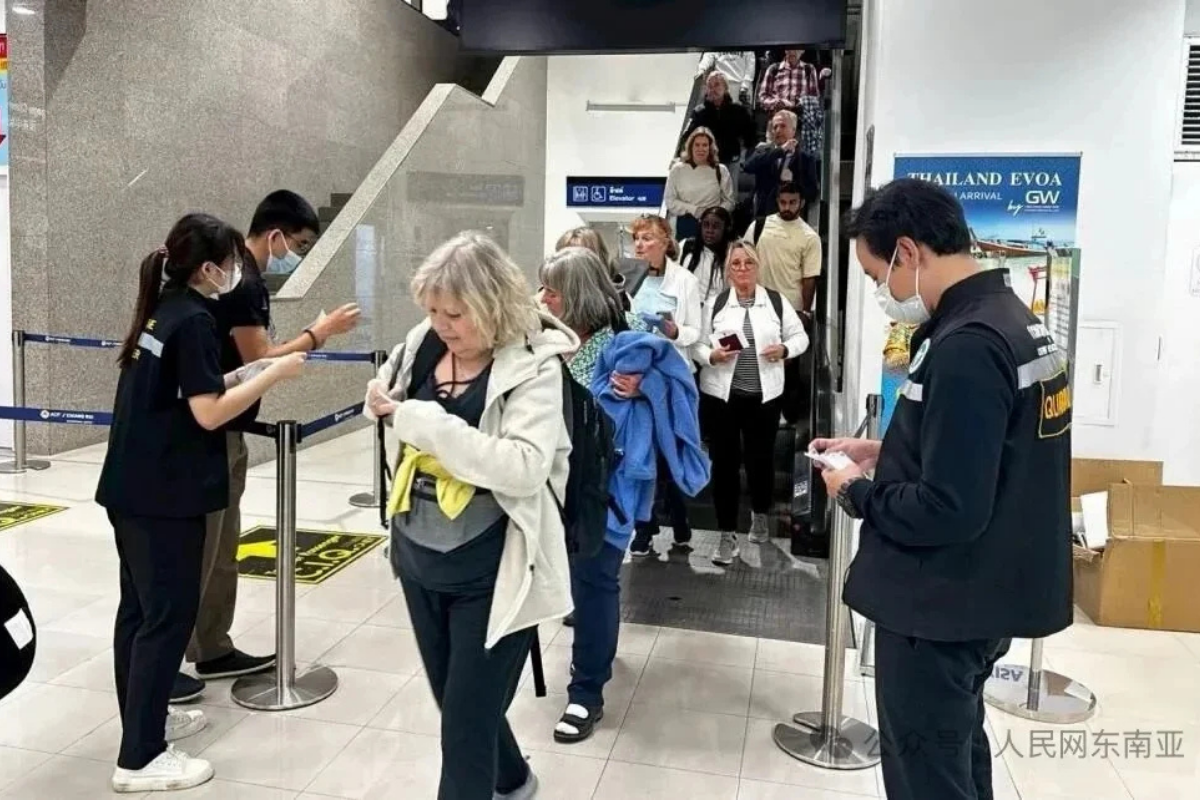 立百病毒防控措施影响泰国学校与工作生活